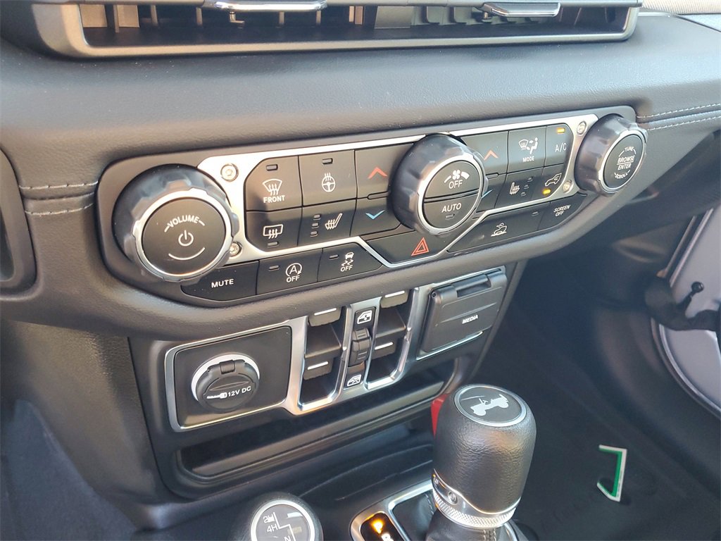 Used 2024 Jeep Wrangler Sahara image 22