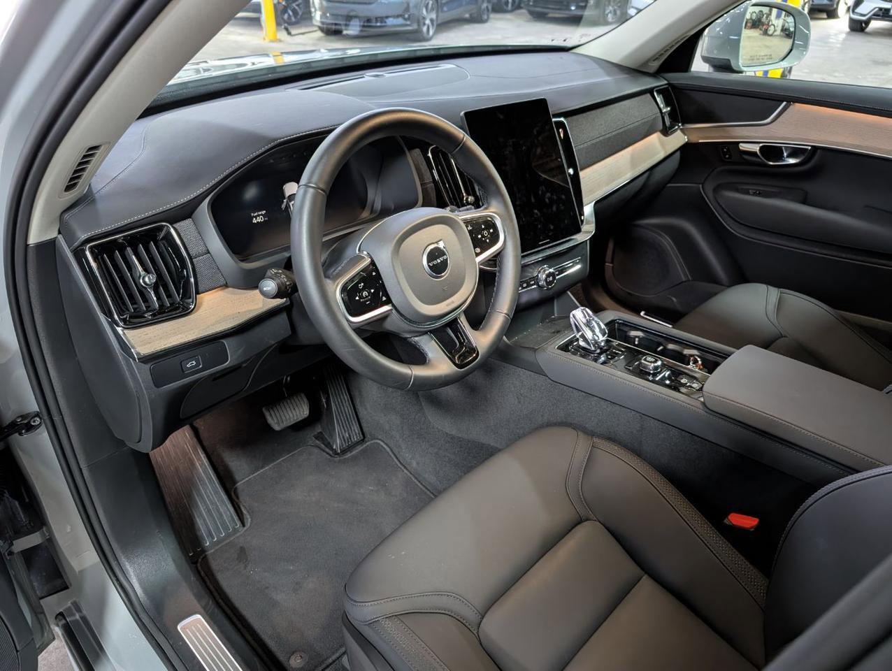 Used 2025 Volvo XC90 B6 Plus AWD/4WD image 3