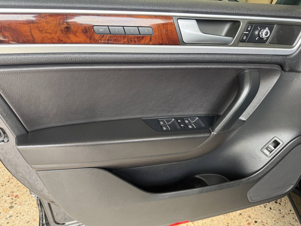 Used 2012 Volkswagen Touareg VR6 AWD/4WD image 13