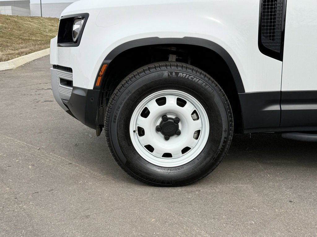 Certified 2023 Land Rover Defender 110 image 10