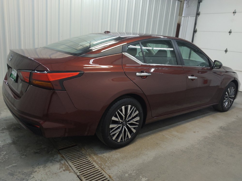 Used 2025 Nissan Altima 2.5 SV FWD image 10