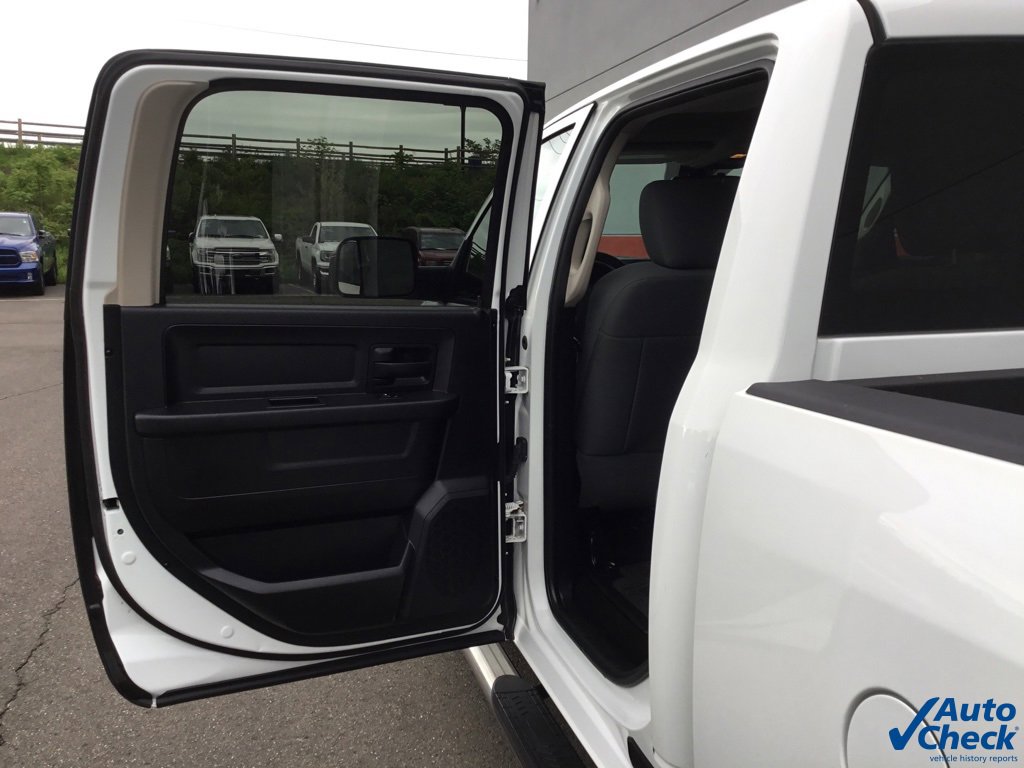 Used 2015 RAM 3500 Tradesman w/ Chrome Appearance Group image 32