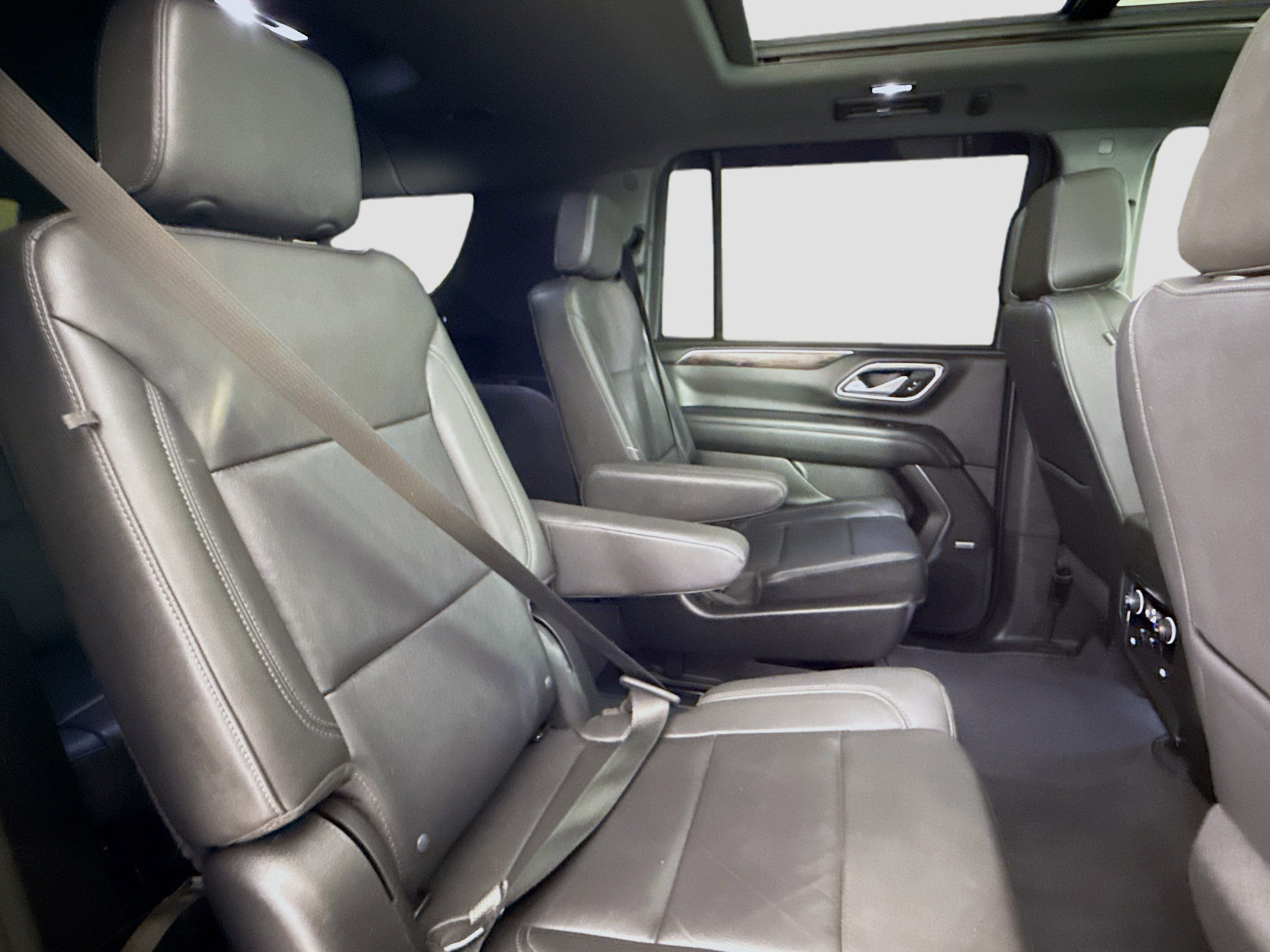 Used 2022 Chevrolet Suburban LT image 30