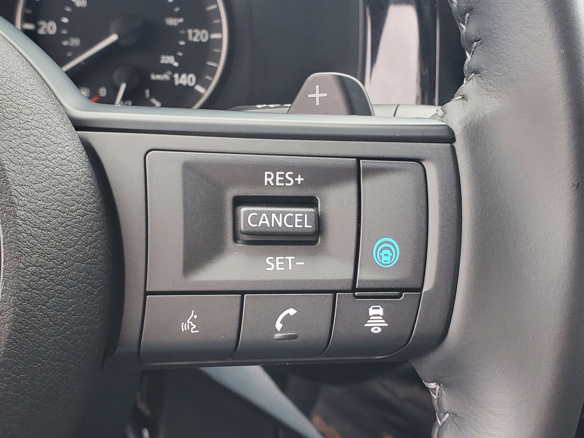 Used 2025 Nissan Pathfinder SV FWD image 24