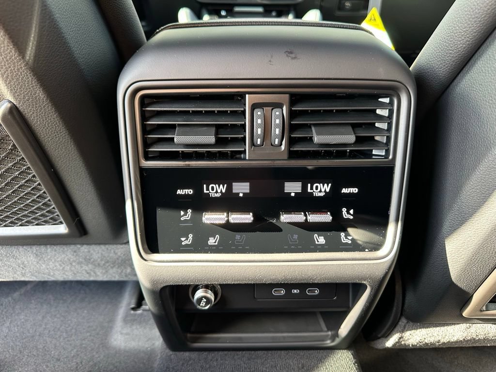 Certified 2026 Porsche Cayenne AWD/4WD image 38