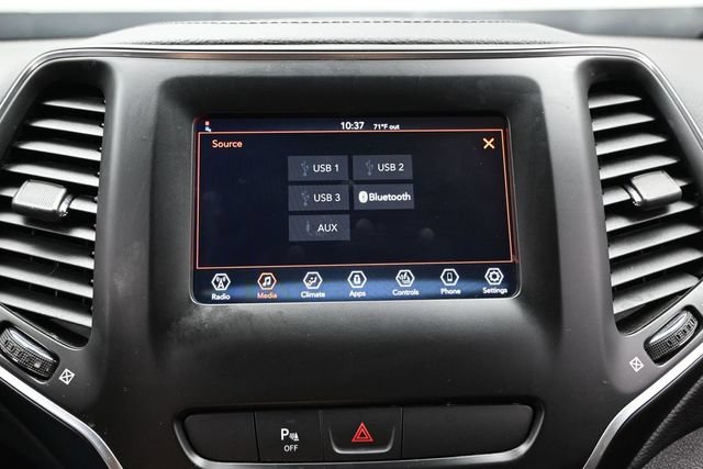 Used 2020 Jeep Cherokee Latitude Plus w/ Cold Weather Group AWD/4WD image 33