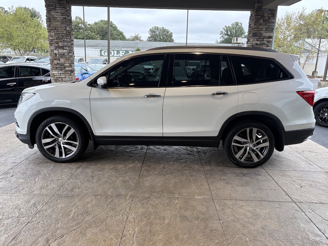 Used 2017 Honda Pilot Touring image 9