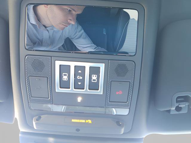 Certified 2023 Land Rover Discovery Metropolitan Edition image 20