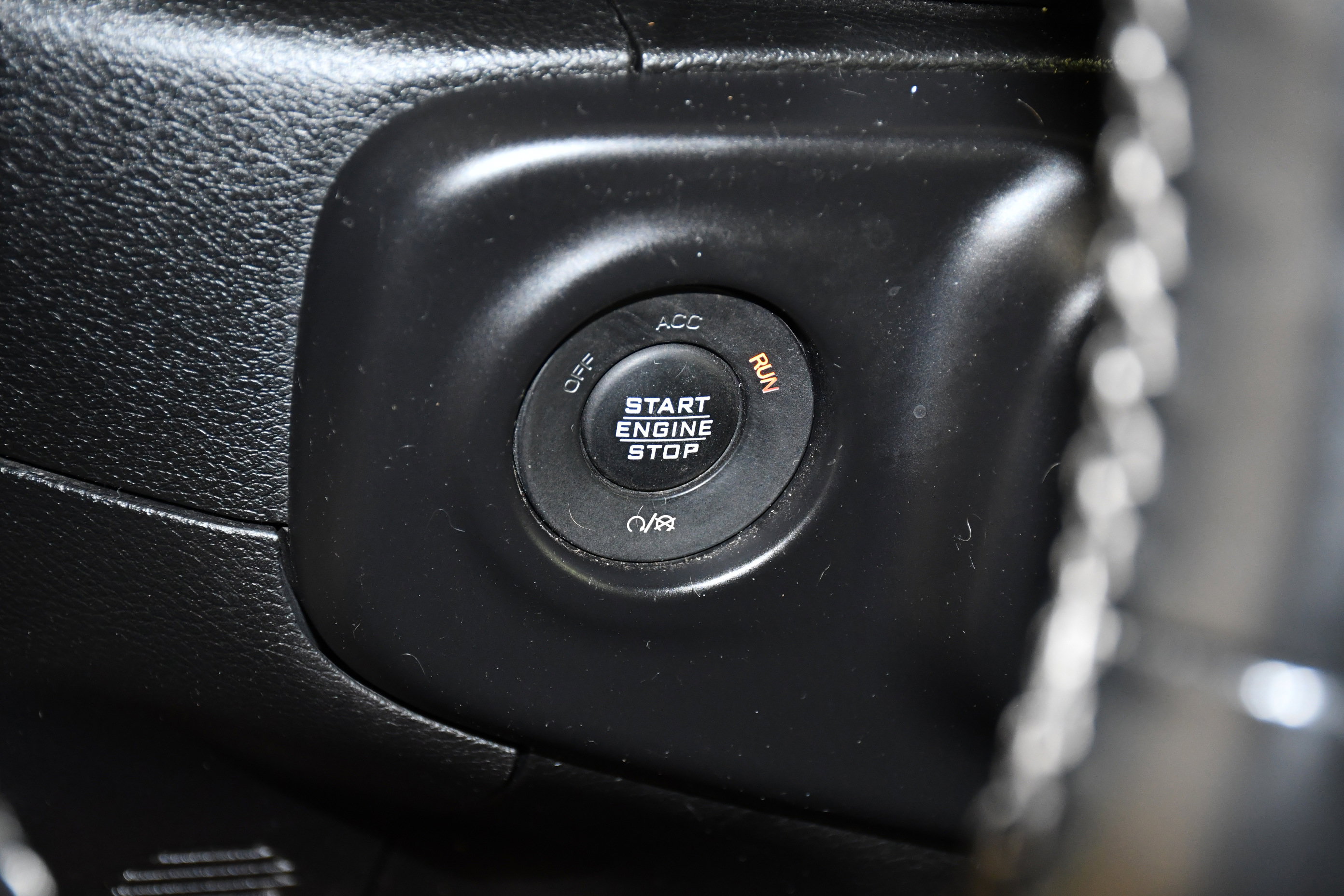 Used 2018 Jeep Wrangler Unlimited Sahara w/ Uconnect 4C Nav & Sound Group image 25