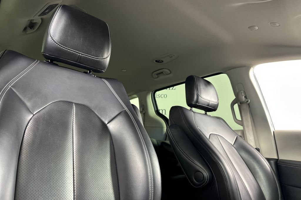 Used 2023 Chrysler Pacifica Touring-L FWD image 20