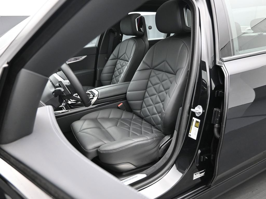 Used 2025 BMW 740i image 8