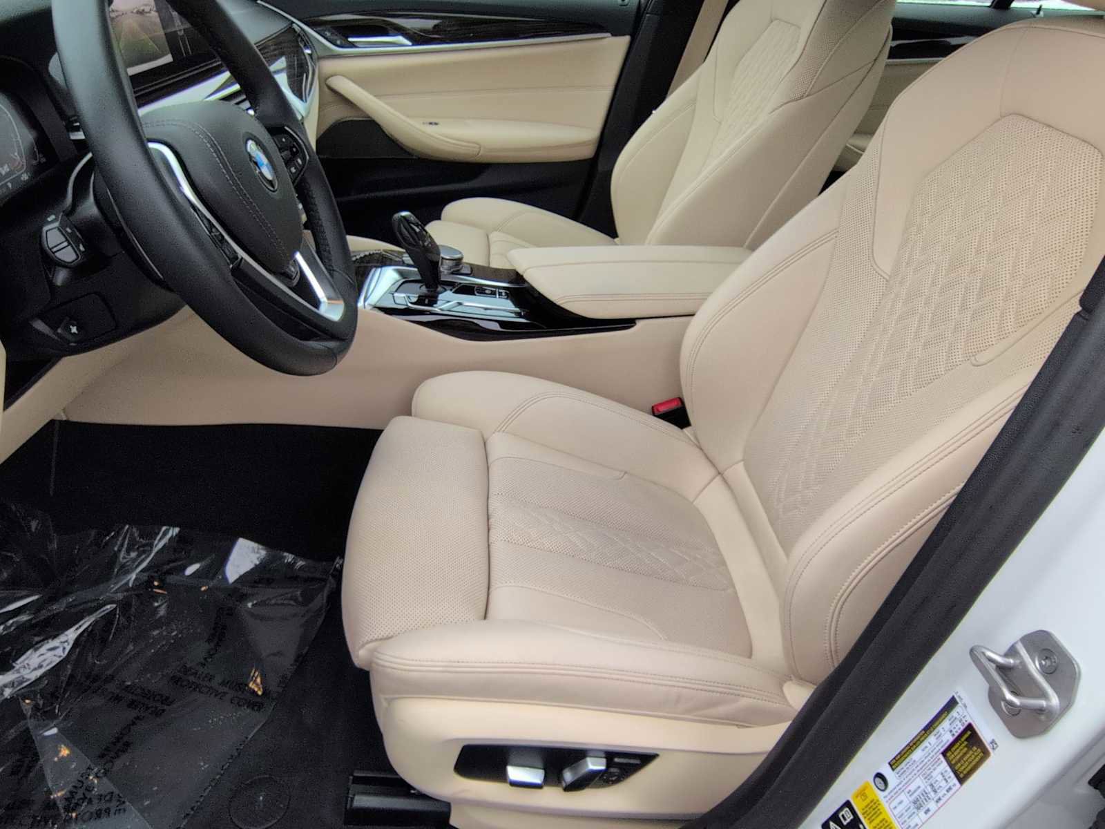 Used 2023 BMW 530i xDrive w/ Premium Package image 17