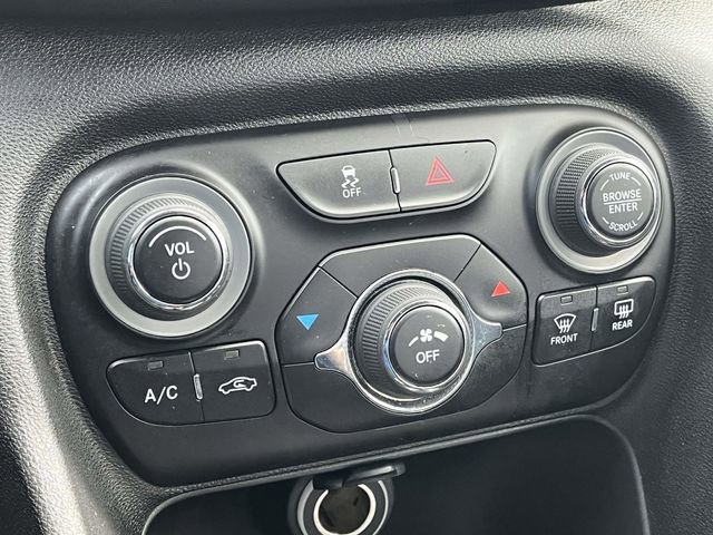 Used 2015 Dodge Dart SXT image 29