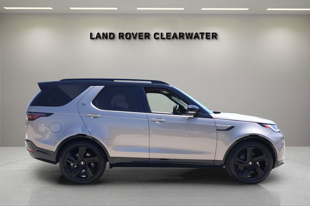 Used 2025 Land Rover Discovery Dynamic SE AWD/4WD image 6