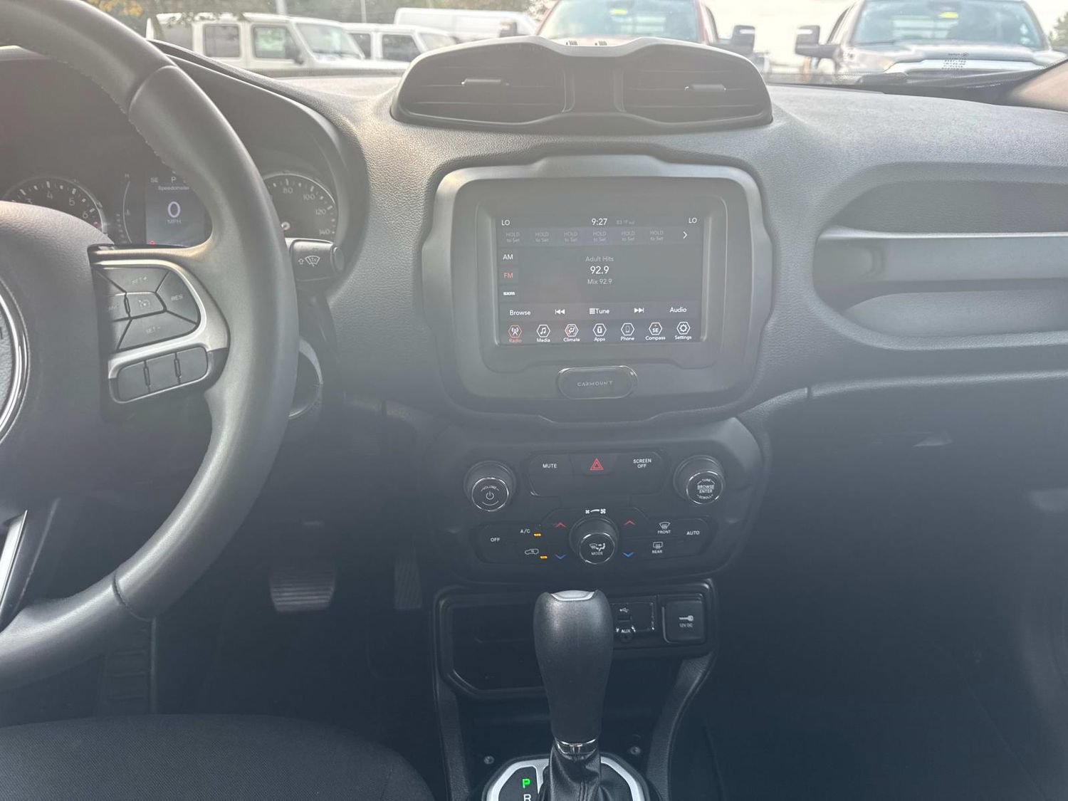 Used 2019 Jeep Renegade Latitude FWD image 22