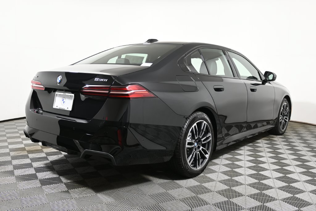 Used 2026 BMW 530i xDrive w/ M Sport Package AWD/4WD image 7