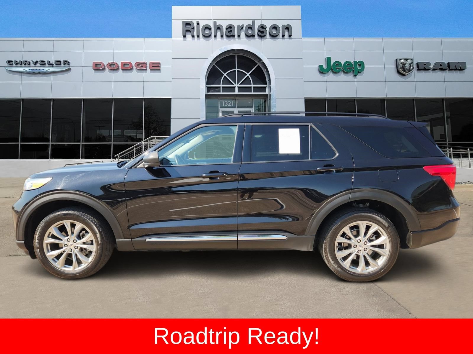 Used 2024 Ford Explorer XLT w/ Equipment Group 202A AWD/4WD image 3
