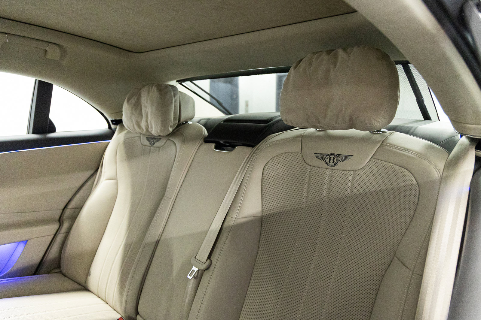 Used 2023 Bentley Flying Spur V8 image 35
