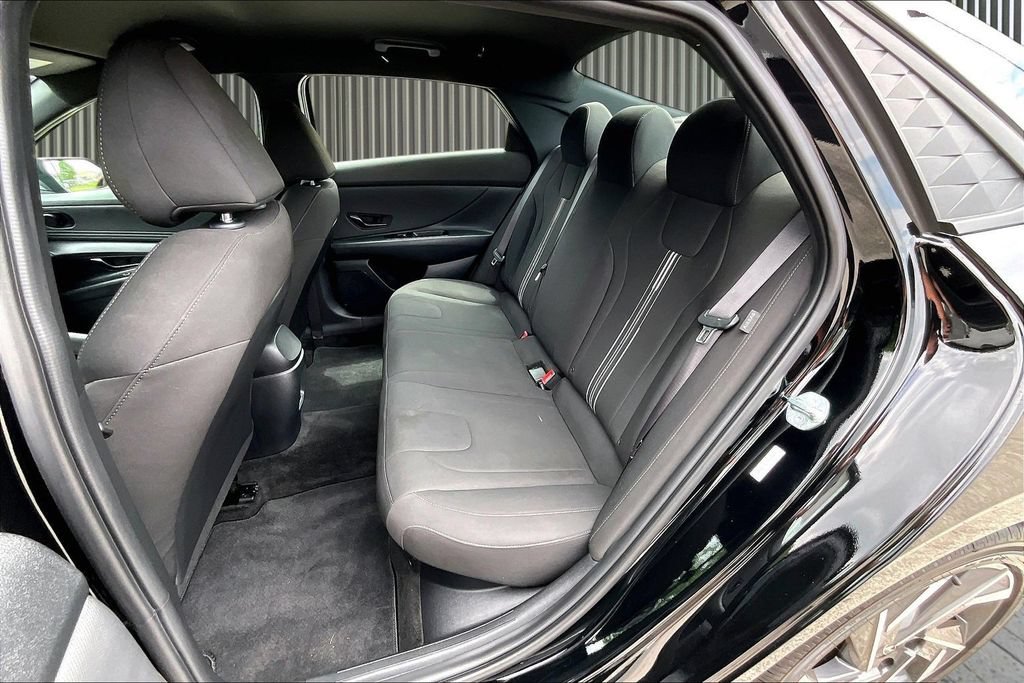 Certified 2025 Hyundai Elantra SEL FWD image 27
