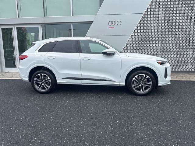 Certified 2025 Audi Q5 Premium Plus w/ Premium Plus AWD/4WD image 2
