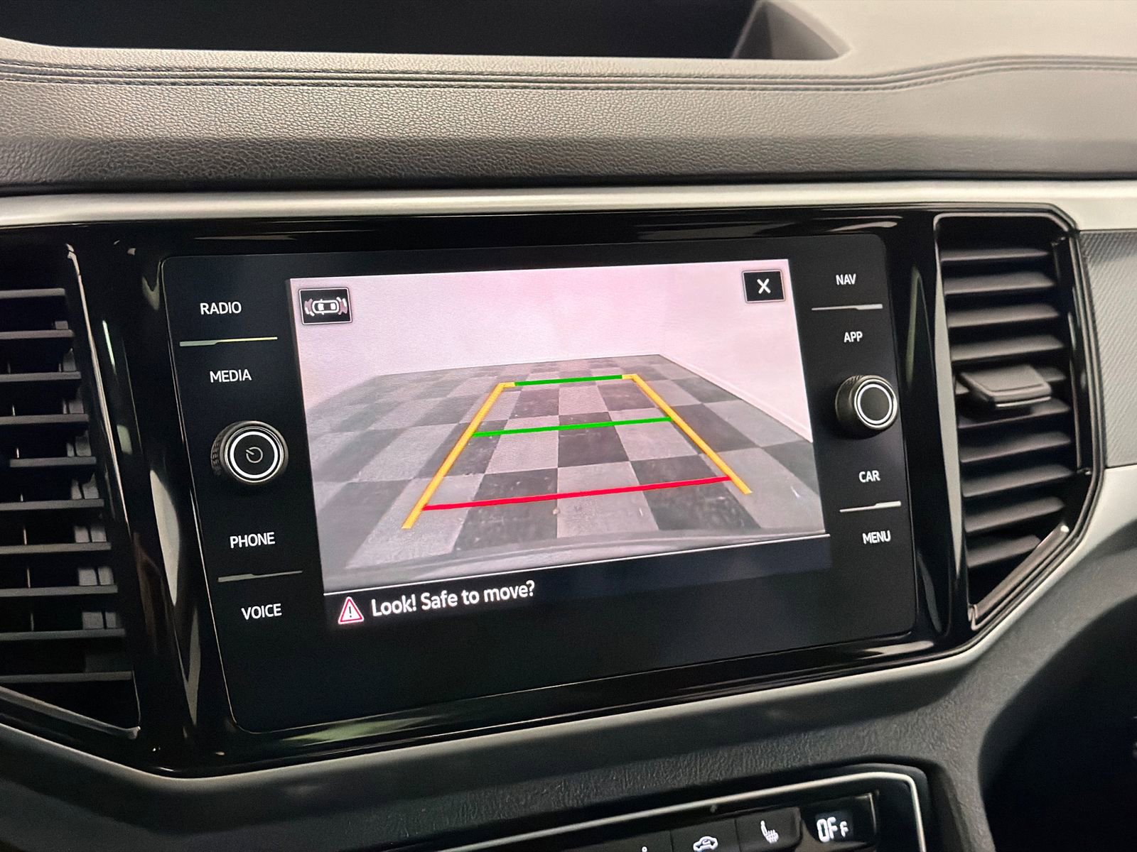 Used 2021 Volkswagen Atlas Cross Sport SEL image 27