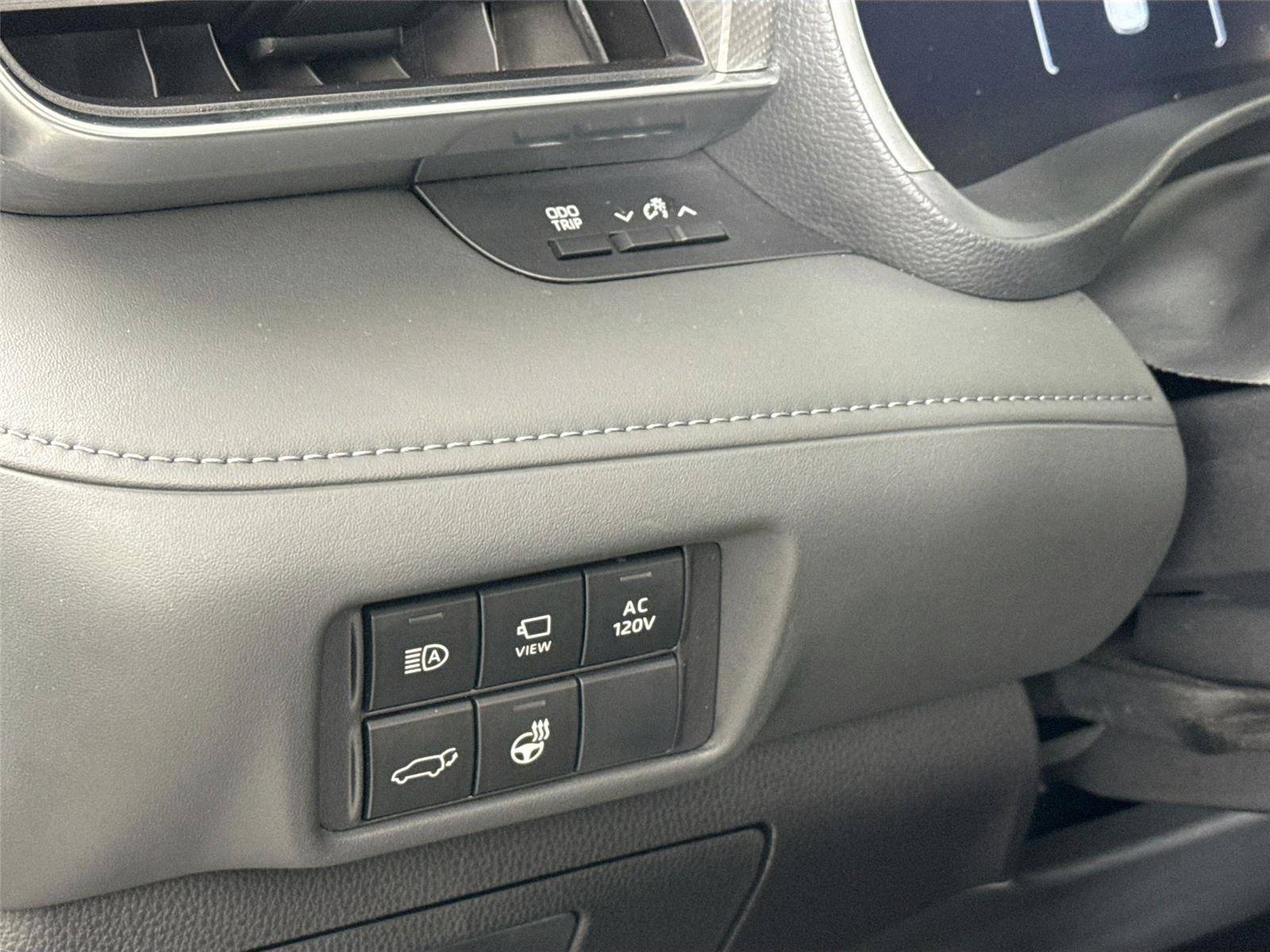 Used 2023 Toyota Highlander Platinum FWD image 16