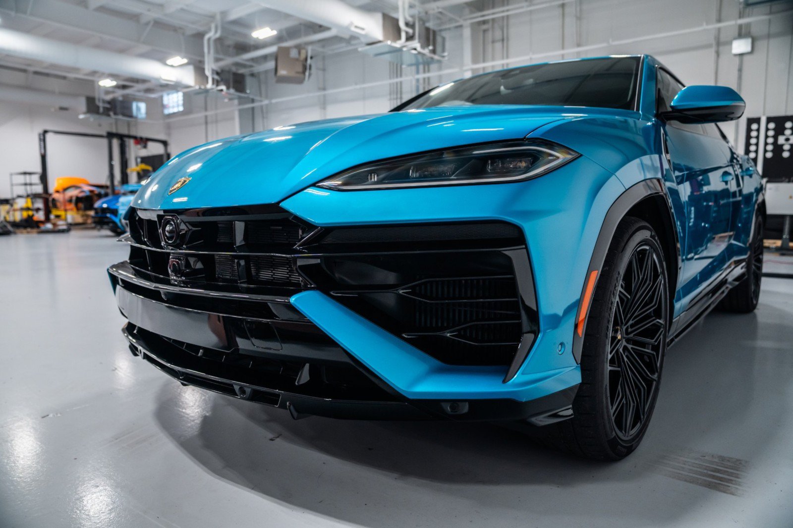 Used 2025 Lamborghini Urus SE AWD/4WD image 33
