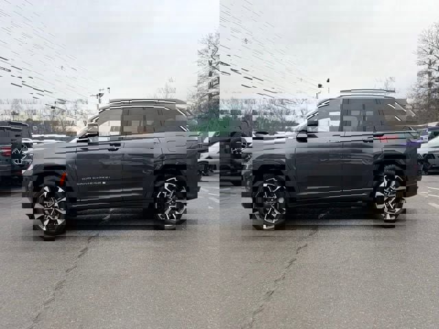 Used 2022 Jeep Grand Cherokee Overland w/ Luxury Tech Group IV image 4