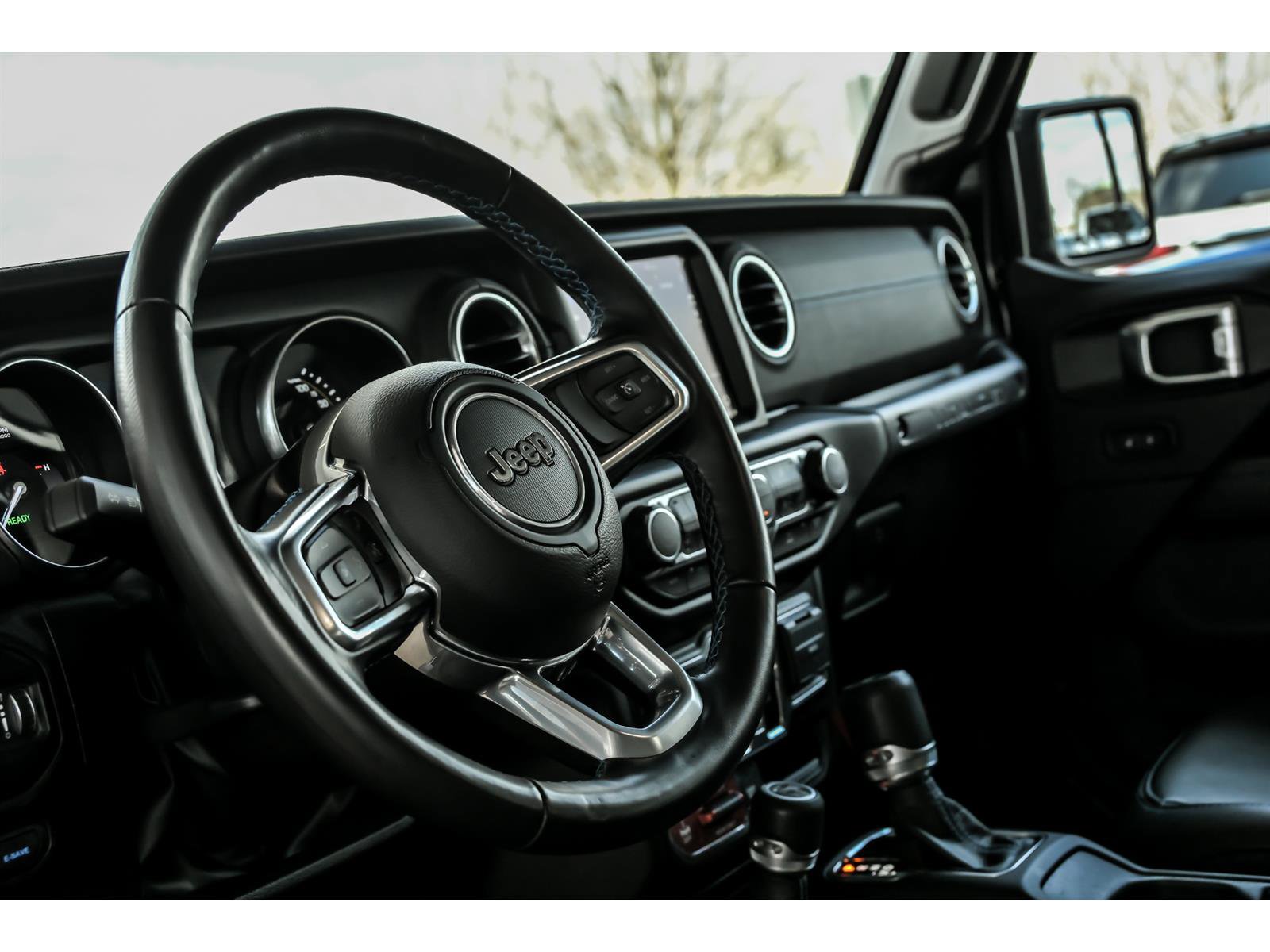 Used 2022 Jeep Wrangler Unlimited Rubicon 4xe w/ Cold Weather Group AWD/4WD image 14