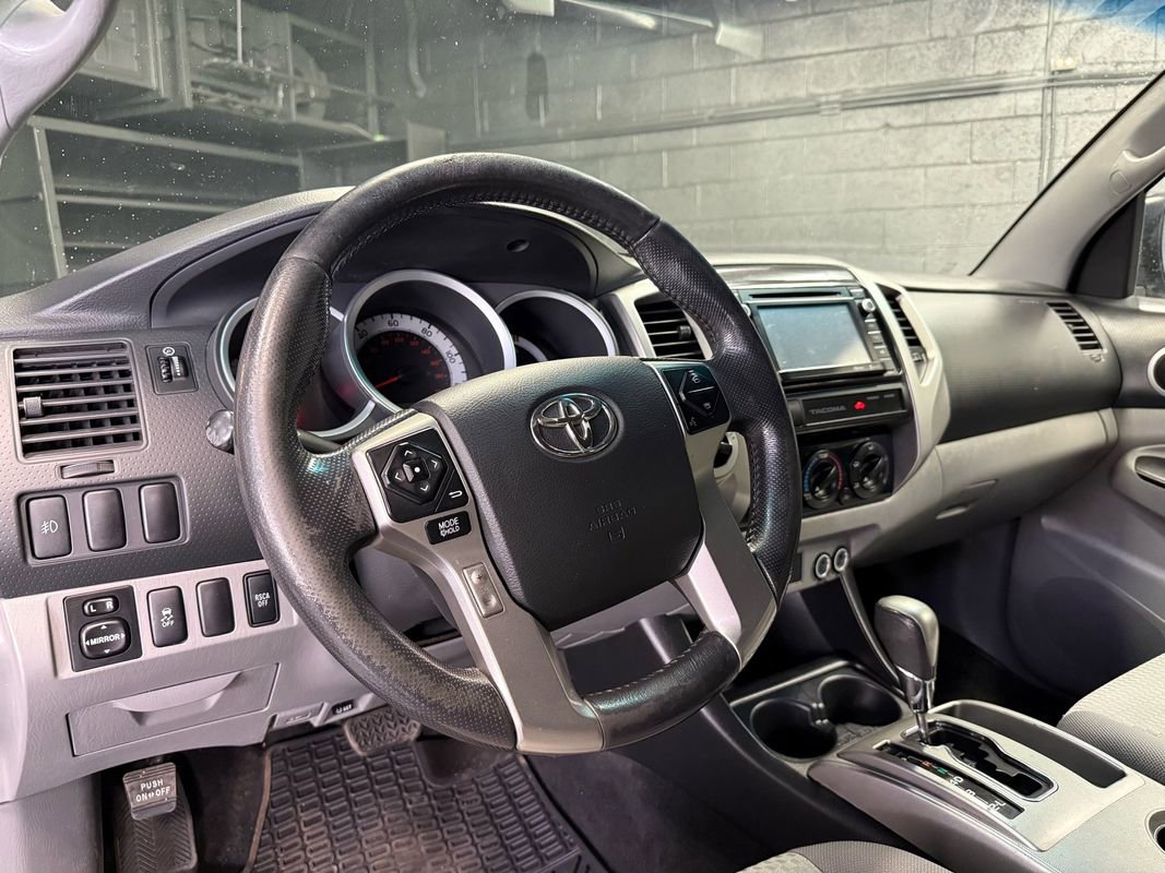 Used 2015 Toyota Tacoma SR5 V6 image 9