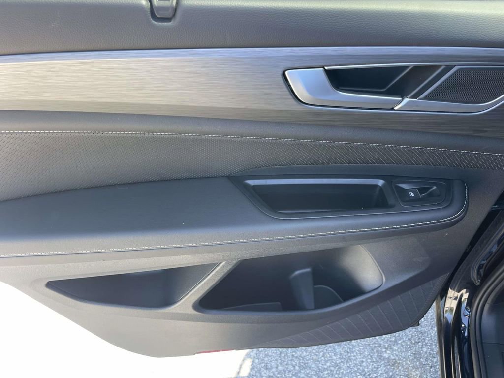 Used 2026 Volkswagen Atlas Cross Sport SE w/ Panoramic Sunroof Package FWD image 11