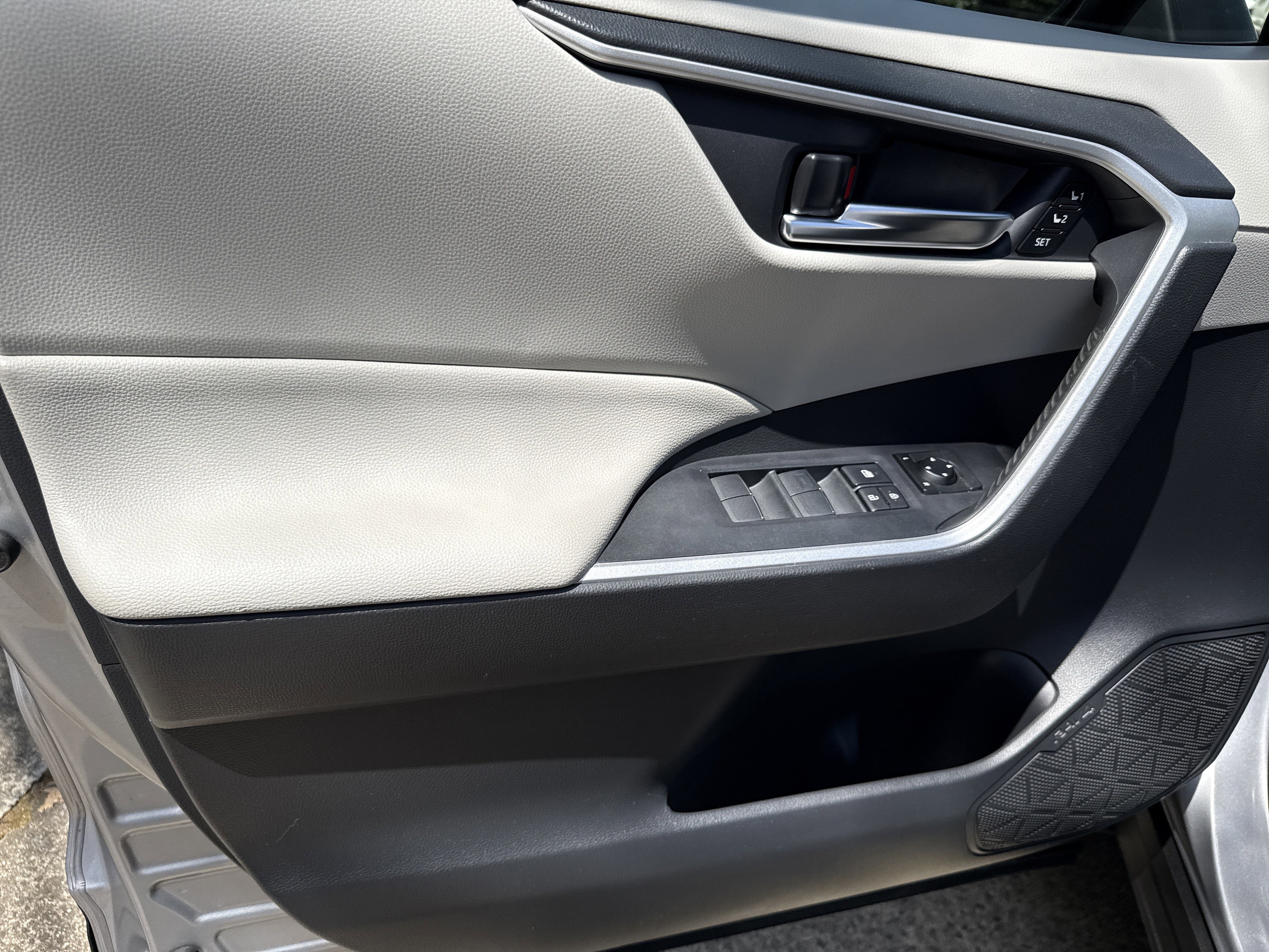 Used 2019 Toyota RAV4 XLE Premium w/ Cold Weather Package AWD/4WD image 10