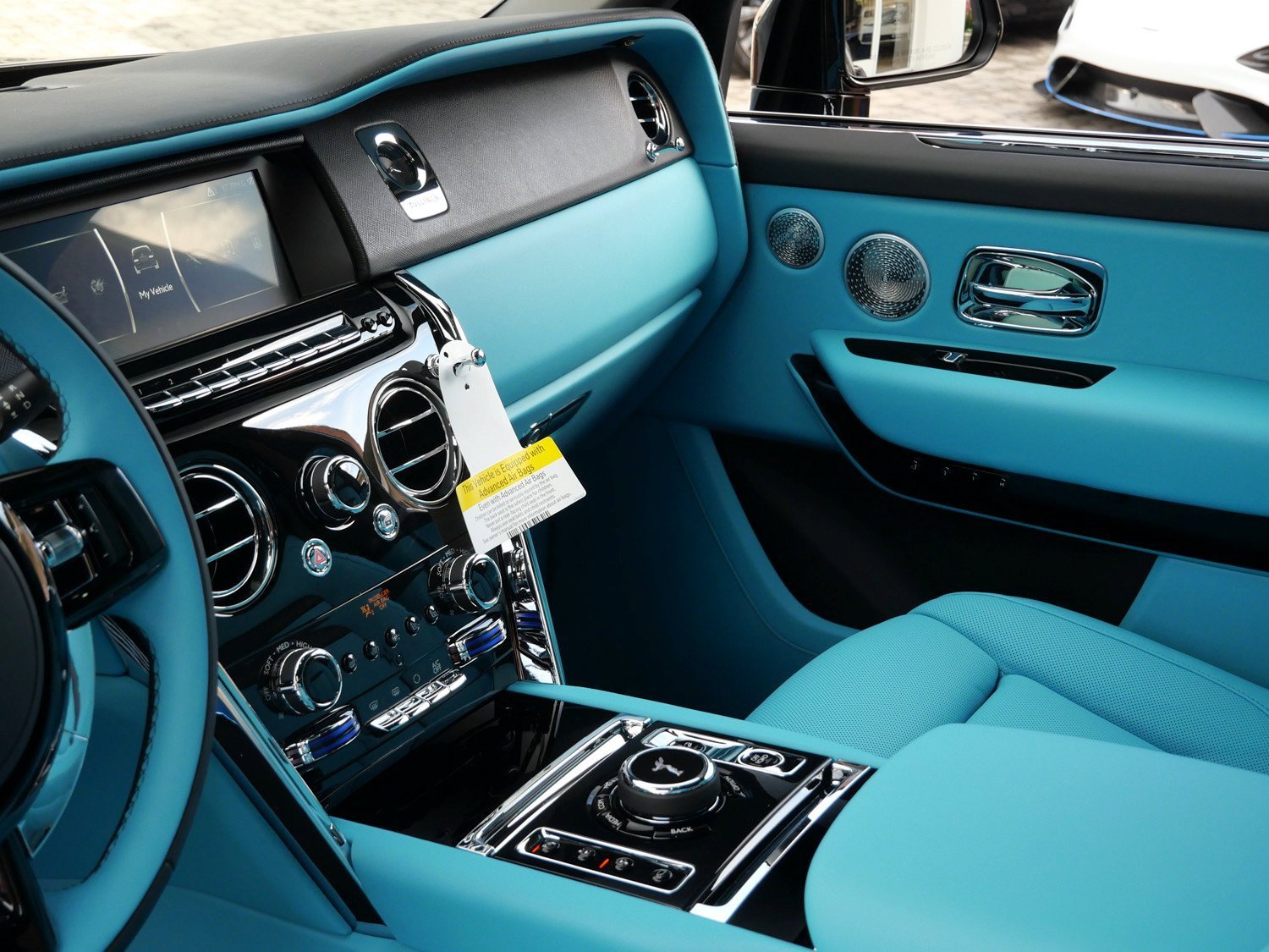 Used 2024 Rolls-Royce Cullinan image 25