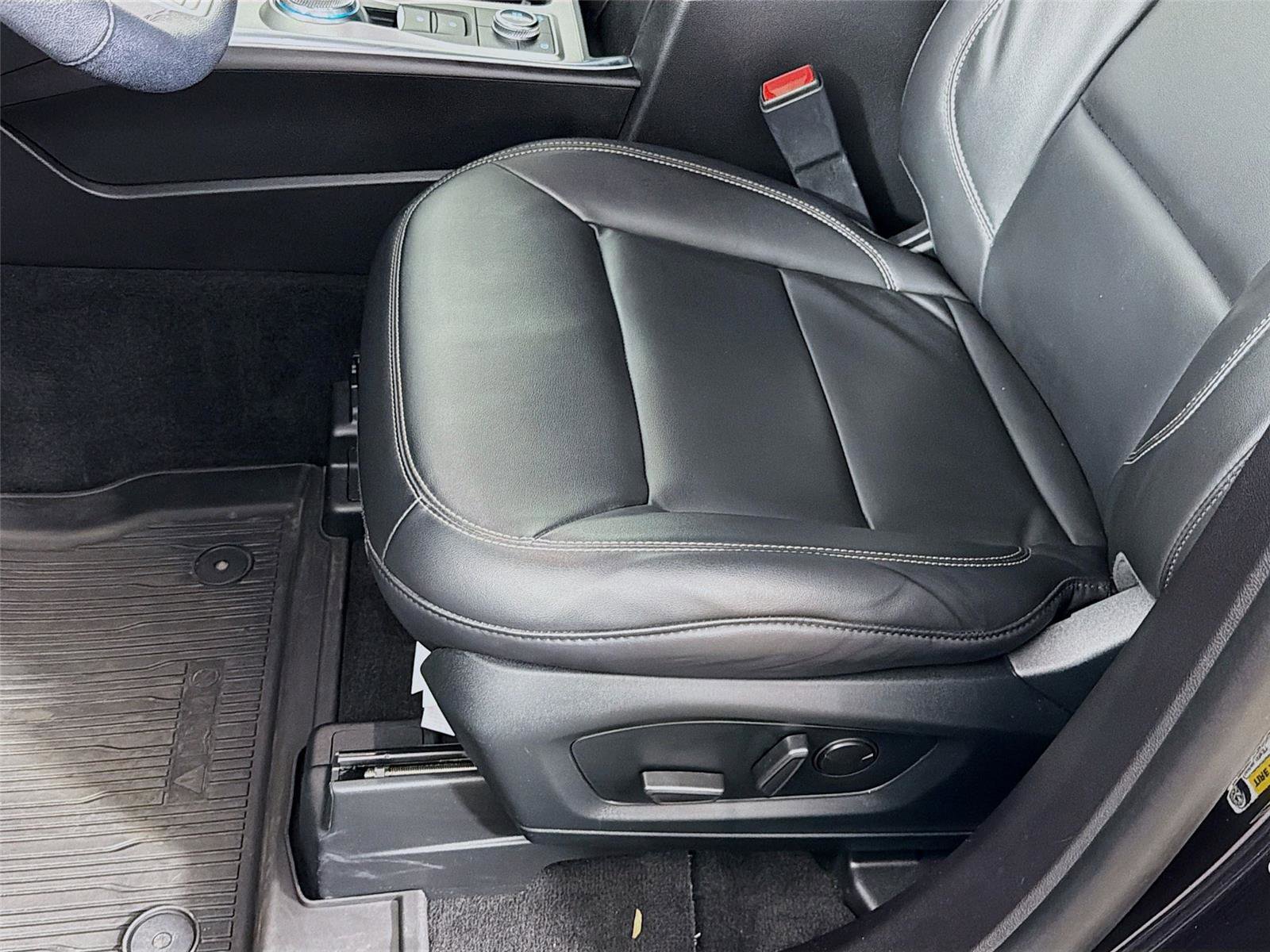 Used 2022 Ford Explorer XLT w/ Equipment Group 202A image 19