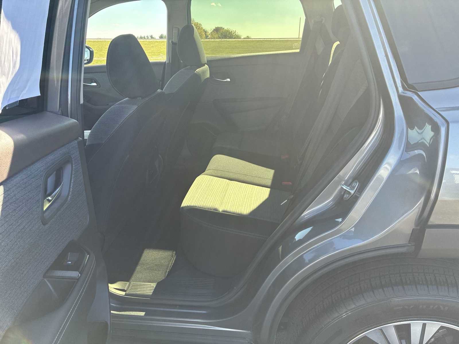 Used 2023 Nissan Rogue SV image 23