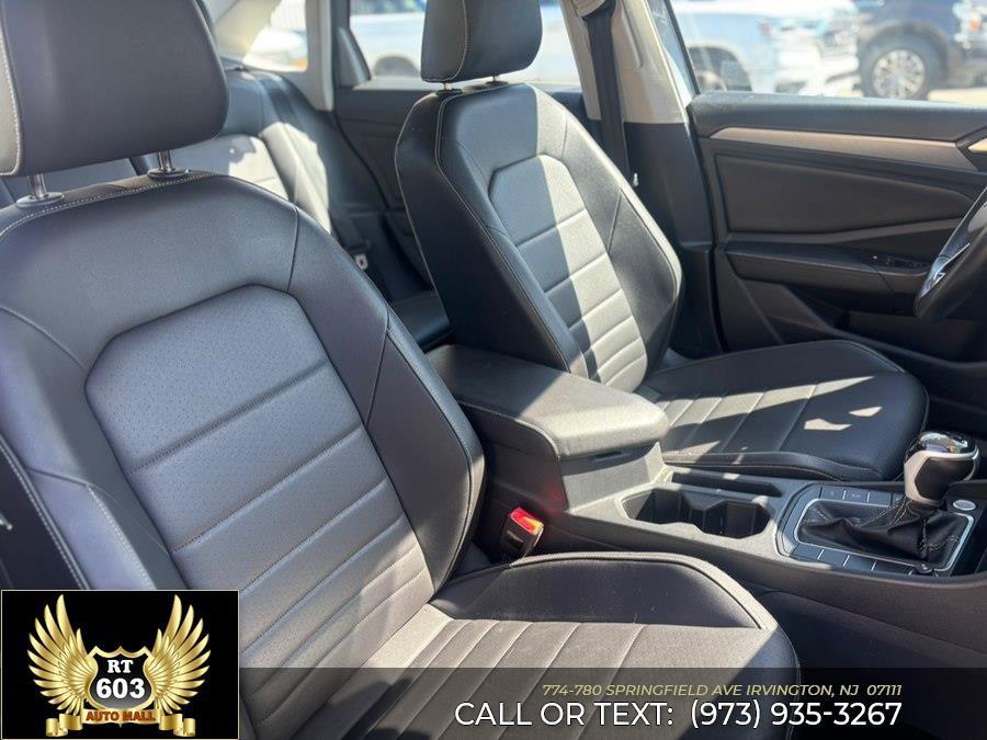 Used 2024 Volkswagen Jetta SE image 11