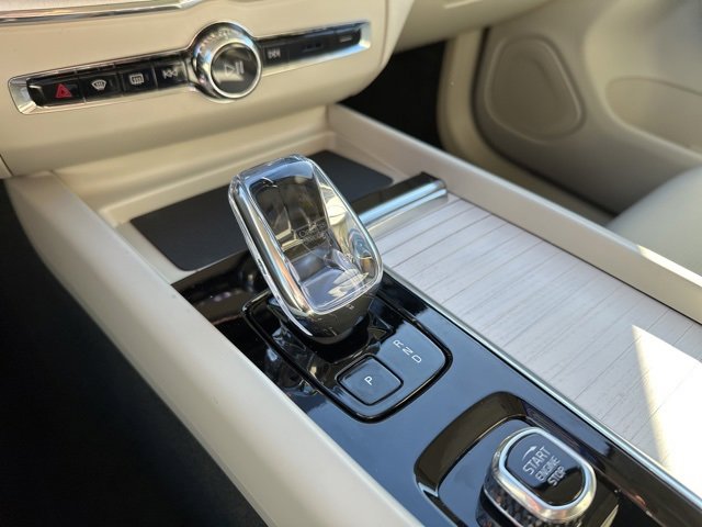 New 2026 Volvo XC60 B5 Ultra w/ Climate Package image 14