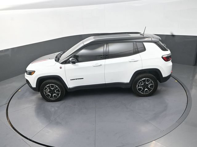 Used 2026 Jeep Compass Trailhawk AWD/4WD image 14