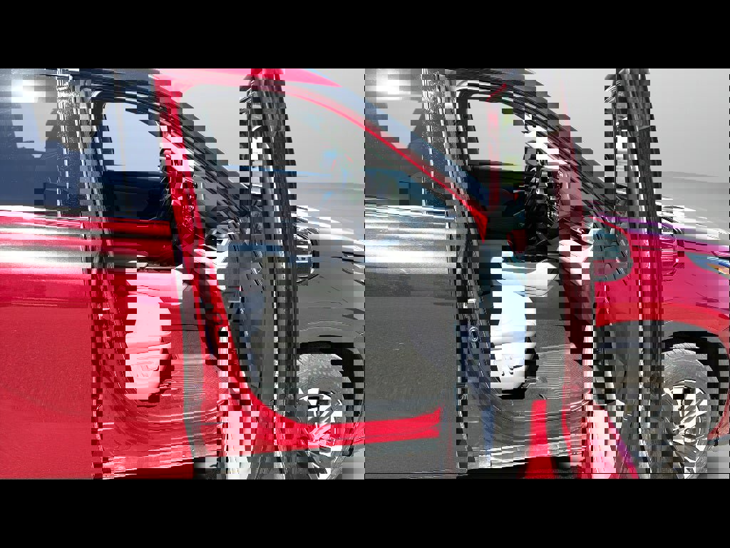 Used 2020 Toyota Highlander XLE image 19