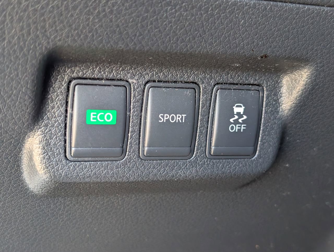 Used 2015 Nissan Sentra SR w/ SR Premium Package image 25