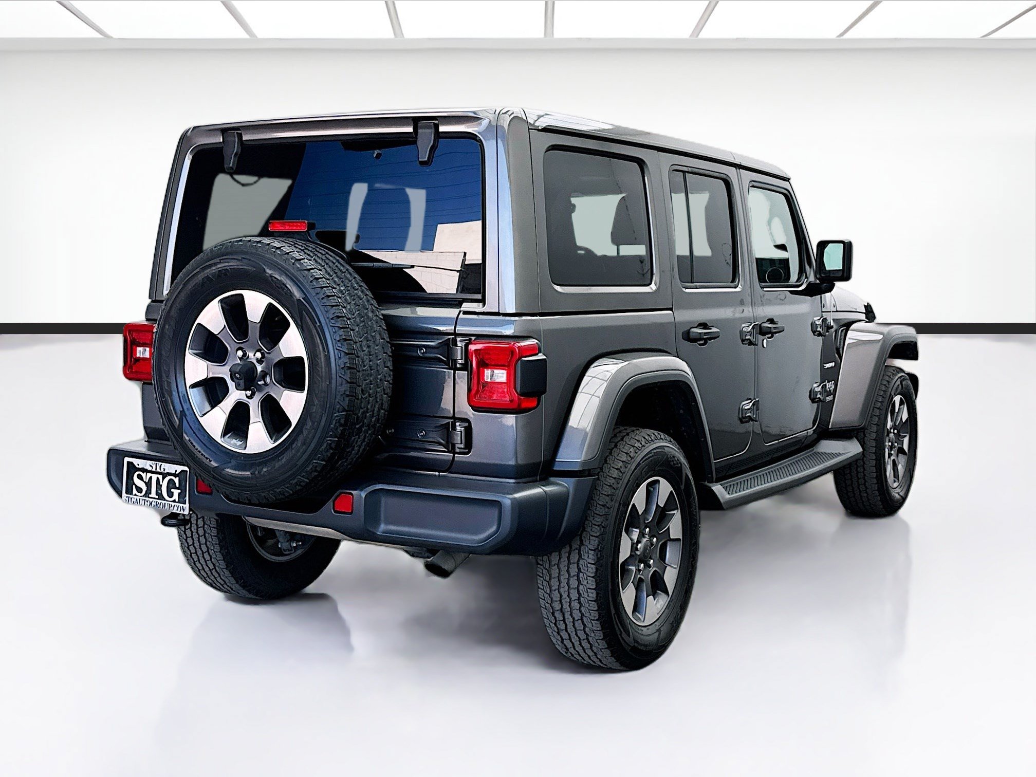 Used 2018 Jeep Wrangler Unlimited Sahara AWD/4WD image 4