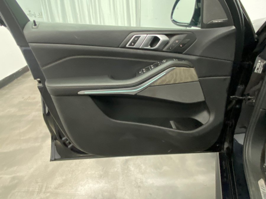 Used 2019 BMW X5 xDrive50i w/ M Sport Package AWD/4WD image 44