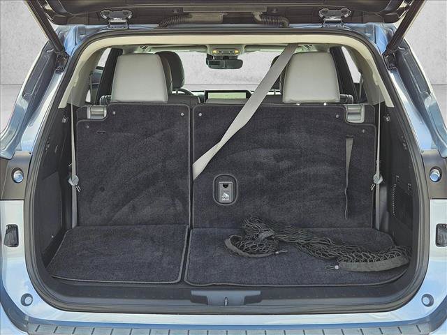 Used 2023 Toyota Highlander Limited FWD image 7