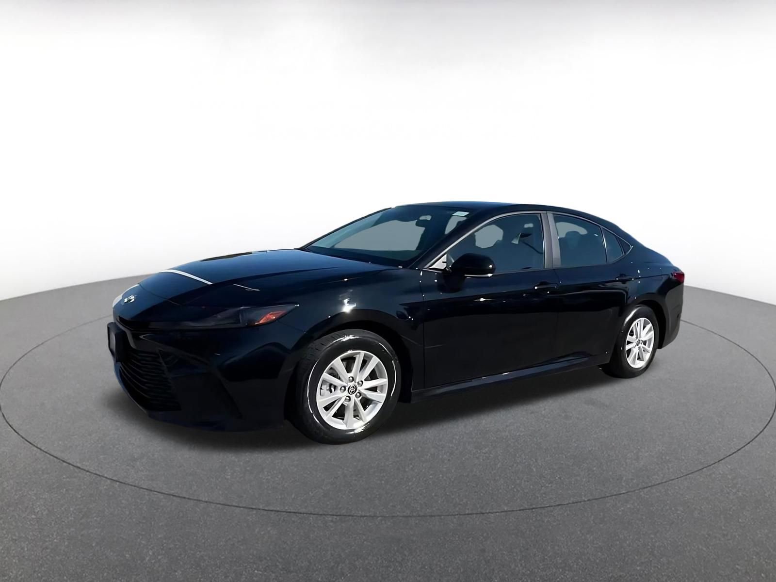 Used 2025 Toyota Camry LE image 8