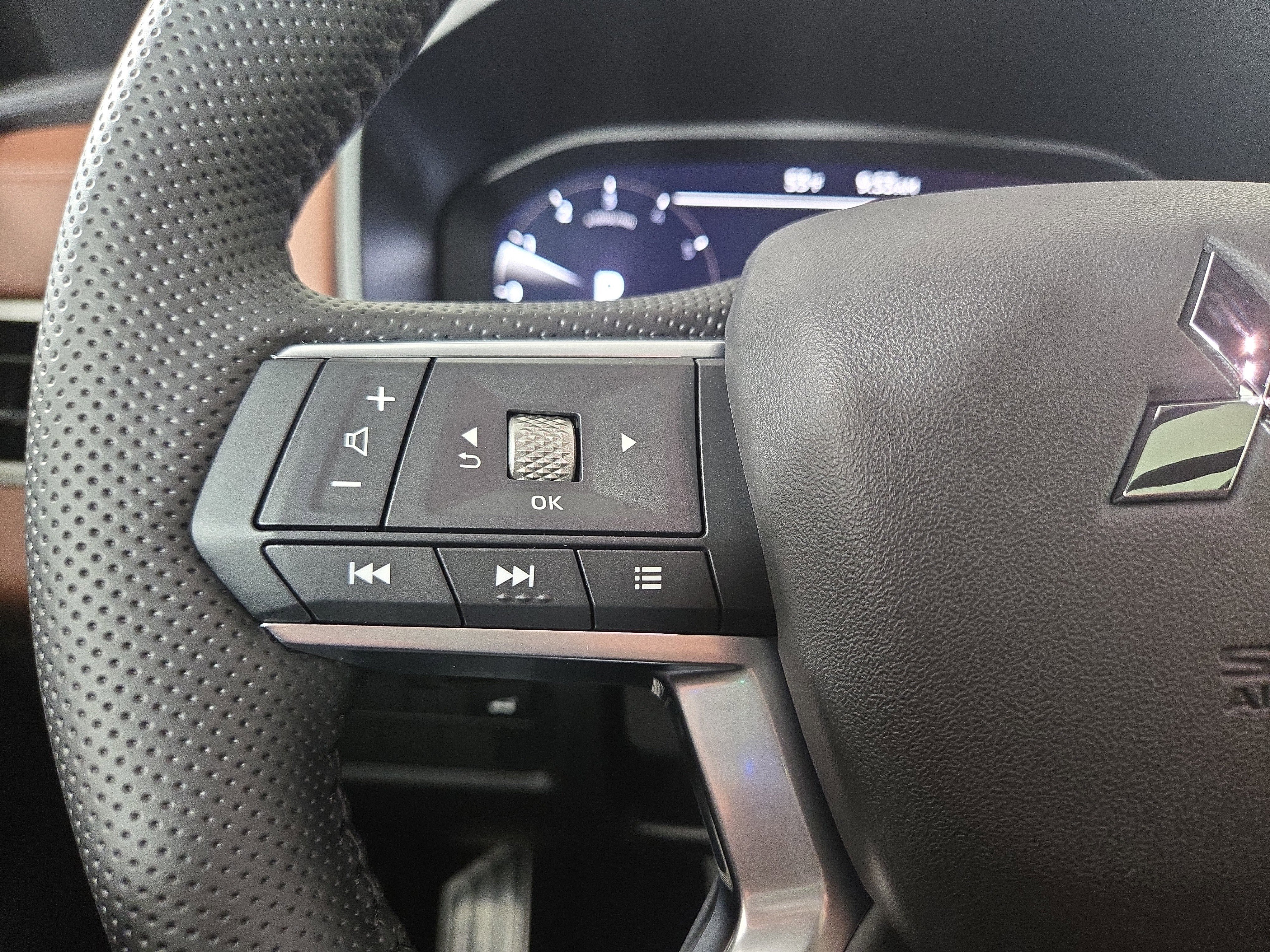 New 2026 Mitsubishi Outlander SEL image 15