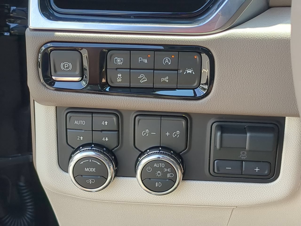 New 2026 GMC Yukon Denali w/ Denali Reserve Package AWD/4WD image 18