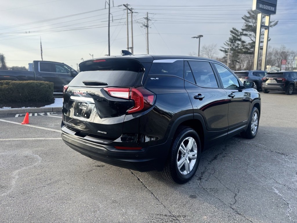 Used 2024 GMC Terrain SLE image 7