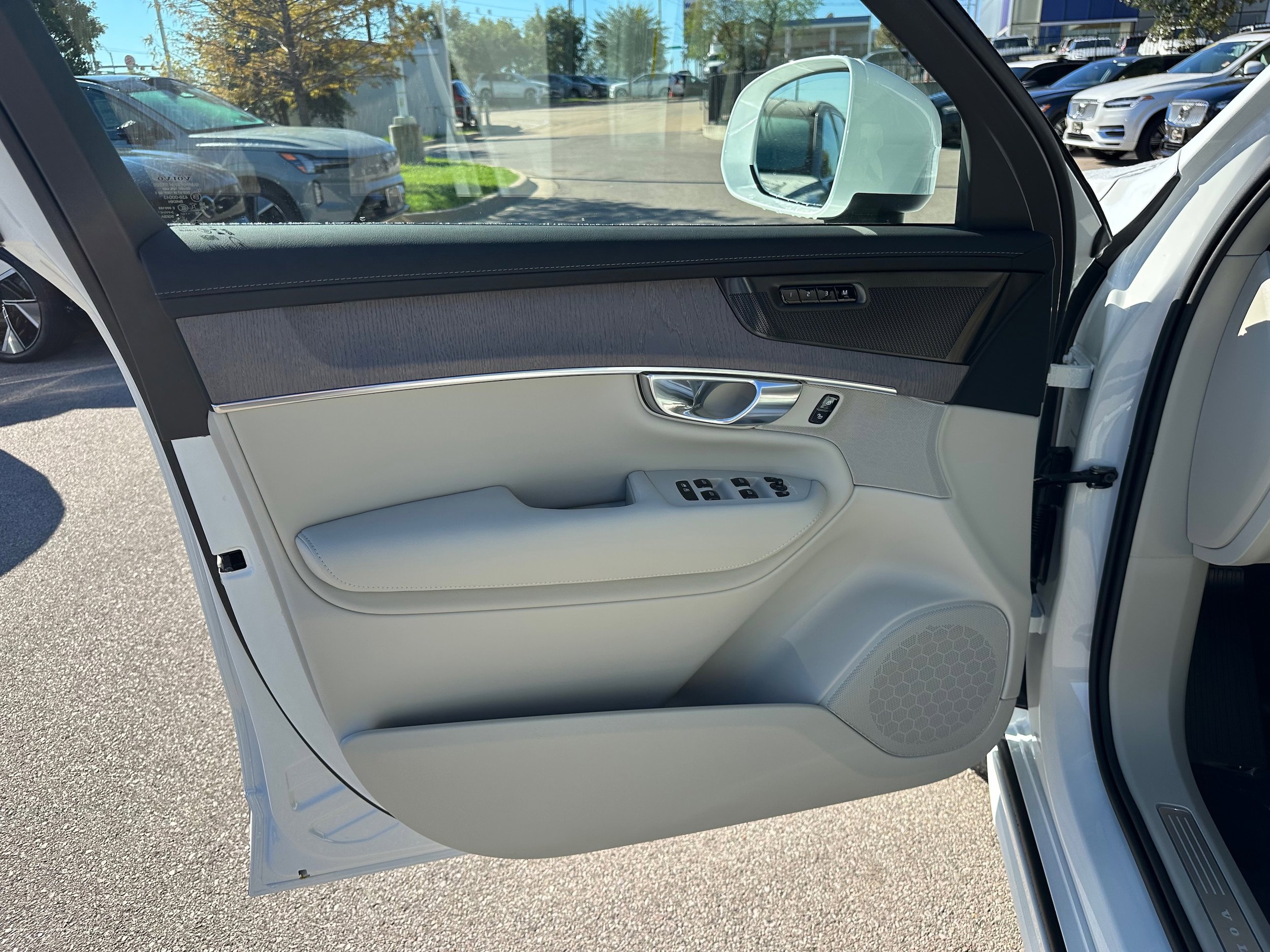 New 2026 Volvo XC90 B6 Ultra w/ Protection Package image 18