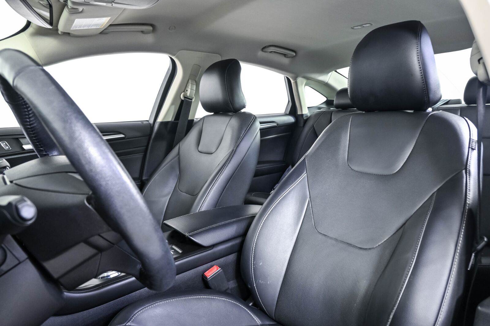 Used 2019 Ford Fusion Energi Titanium FWD image 5