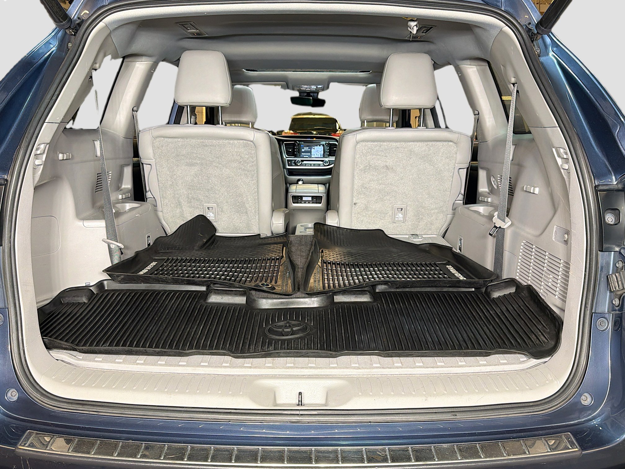 Used 2018 Toyota Highlander XLE image 32